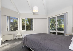 Tree Top Hideaway - Sandspit Holiday Home, SANDSPIT