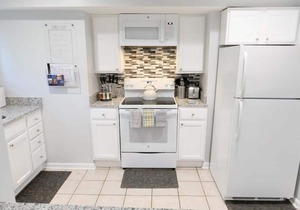 Trendy Apt in Bloomingdale - Parking