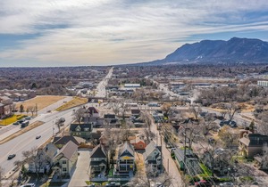 Trendy Urban Neighborhood & Dog-Friendly Downtown
