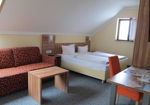 Triple room Shower / WC, TV - Landhotel Karrenberg
