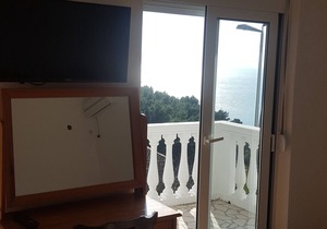 Triple studio apartment with sea view private balcony, kitchenette.