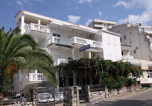 Triple studio apartment with sea view private balcony, kitchenette.