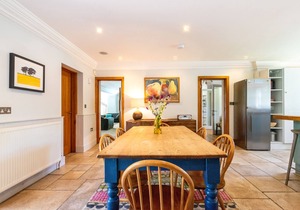 Troy - Five Bedroom House, Sleeps 10