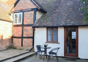 TUDOR COTTAGE STUDIO