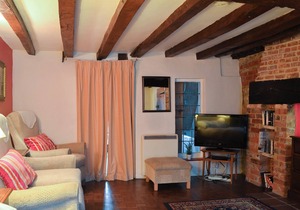 TUDOR COTTAGE STUDIO