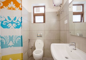 Twin Bedroom with Breakfast in a shared 3BR apartment