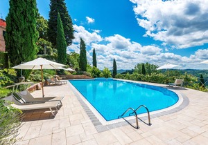 Typical Tuscan flat with swimming pool and air conditioning