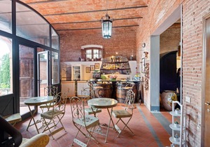 Typical Tuscan flat with swimming pool and air conditioning