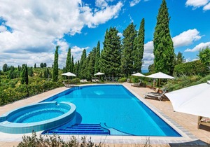 Typical Tuscan flat with swimming pool and air conditioning