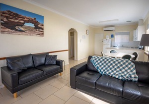 U3 Family friendly accommodation directly across from the Beach, Murchison River