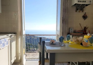 Un Balcone tra Cielo e Mare