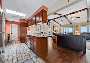 UNIQUE GULF FRONT CONDO, CONVENIENT LOCATION, PENTHOUSE FLOOR, FABULOUS VIEWS!