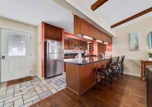 UNIQUE GULF FRONT CONDO, CONVENIENT LOCATION, PENTHOUSE FLOOR, FABULOUS VIEWS!