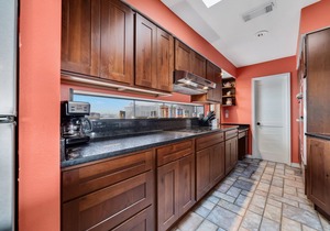 UNIQUE GULF FRONT CONDO, CONVENIENT LOCATION, PENTHOUSE FLOOR, FABULOUS VIEWS!