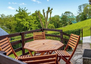 Unique, peaceful, cosy and quaint cedar wood built holiday lodge.