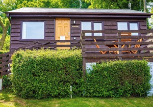 Unique, peaceful, cosy and quaint cedar wood built holiday lodge.