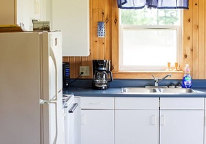 Unit 3 - Bay view cottage, near coffee shops, restaurants and beach