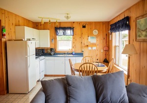 Unit 3 - Bay view cottage, near coffee shops, restaurants and beach