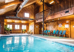 Unit #4 Cozy 2 Bed/2 Bath Condo on Golf Course with Hot tub/ Sauna/ Pool