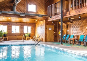 Unit #5 Cozy 2 Bed/2 Bath Condo on Golf Course with Hot Tub/ Sauna/ Pool