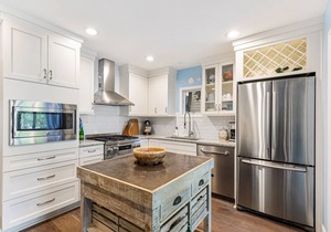 Updated, 3BR End Unit Spinnaker w/Beach Boardwalk Access Across Street! Amenity Cards!