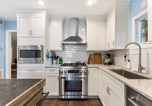 Updated, 3BR End Unit Spinnaker w/Beach Boardwalk Access Across Street! Amenity Cards!