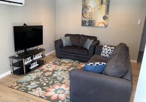 updated Upstairs Space 5 Min To Browns Park