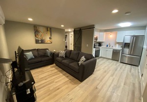 updated Upstairs Space 5 Min To Browns Park