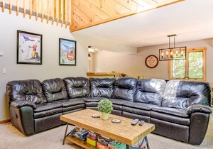 Updated Woodland Pines townhome w/river access, shared pool, free WiFi, deck