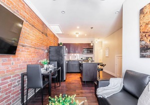 Upscale 2BR with King Bed - Boutique Apartment - PRIME Location!