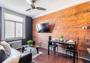 Upscale 2BR with King Bed - Boutique Apartment - PRIME Location!