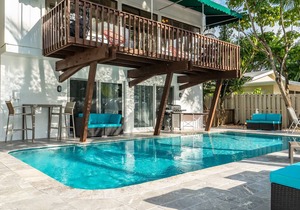 PRIVATE OASIS 7 BEDROOM-6 BATH FOR 15 GUESTS
