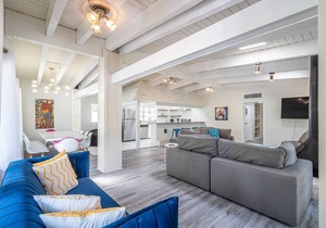 PRIVATE OASIS 3 BEDROOM-2 BATH FOR 6 GUESTS