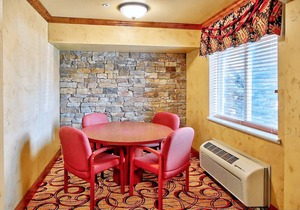 MCM Elegante Suites