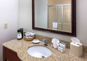 2-Star Hotel ∙ Hampton Inn & Suites Colorado Springs/I-25 South