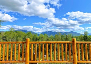 UV Log home with direct Cannon Mountain views! Minutes to attractions. Fireplace, Pool Table, AC!