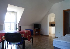 Vacation apartment with pool, air conditioning, WLAN, playground right on the lake