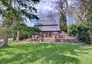 Valley View Barn - Three Bedroom House, Sleeps 6