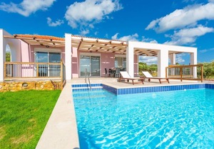 Vatsa Beach Villa: Large Private Pool, Walk to Beach, Sea Views, A/C, WiFi
