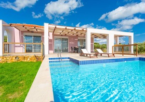 Vatsa Beach Villa: Large Private Pool, Walk to Beach, Sea Views, A/C, WiFi