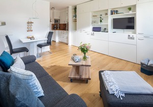 Very central, near the beach non-smoking apartment, suitable for seniors, WiFi