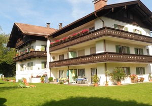 very quiet, central and sunny location with mountain views, 300 m to the center