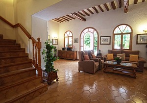 Villa Nieves is a beautiful villa set in a rural location yet it is still only a 5 minute drive from San Antonio and San Rafael