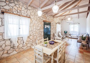 Villa ∙ 2 bedrooms ∙ 5 guests