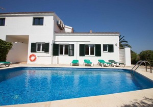 Villa Bini Estrella: Large Private Pool, Walk to Beach, Sea Views, A/C, WiFi