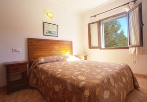Villa Can Vincent is a large villa and pool located on the outskirts of San Antonio Bay