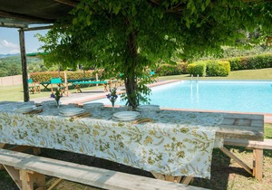 Villa in Casole with 6 bedrooms sleeps 12