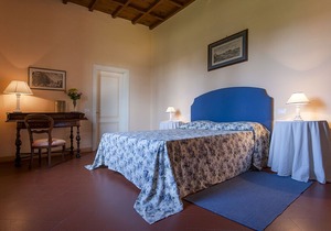 Villa in Casole with 6 bedrooms sleeps 12