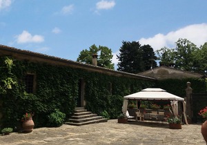 Villa in Montelopio with 5 bedrooms sleeps 9