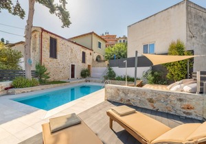Villa Kirke with private swimming pool